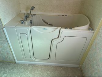 Step in tub