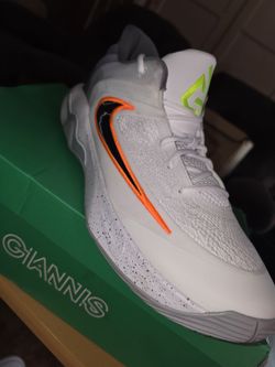 Nike Unisex Adult Giannis Immortality 4 Basketball Shoes Size 13.5 men's