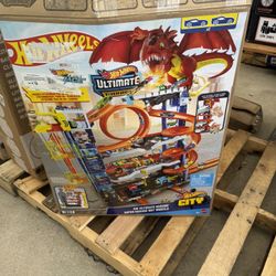 Hot Wheels City Ultimate Garage Playset with 2 Die-Cast Cars, Storage for 50+ Cars Child Age 4-8