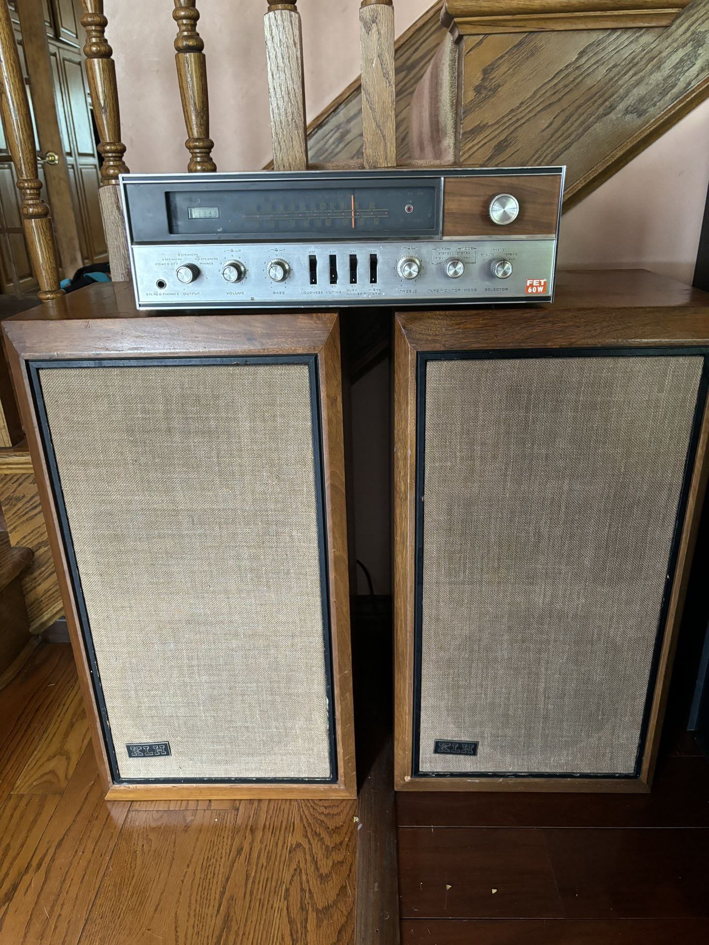 2 KLH Series 5 Vintage Walnut Speakers. Kenwood Receiver