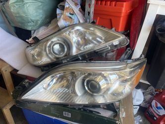 2013 Toyota Sienna headlights fit all Sienna models from 2011–2020.