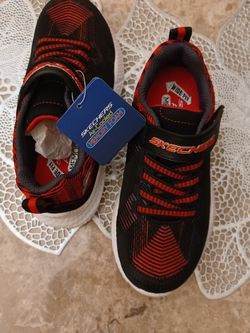 BOY'S SKECHERS