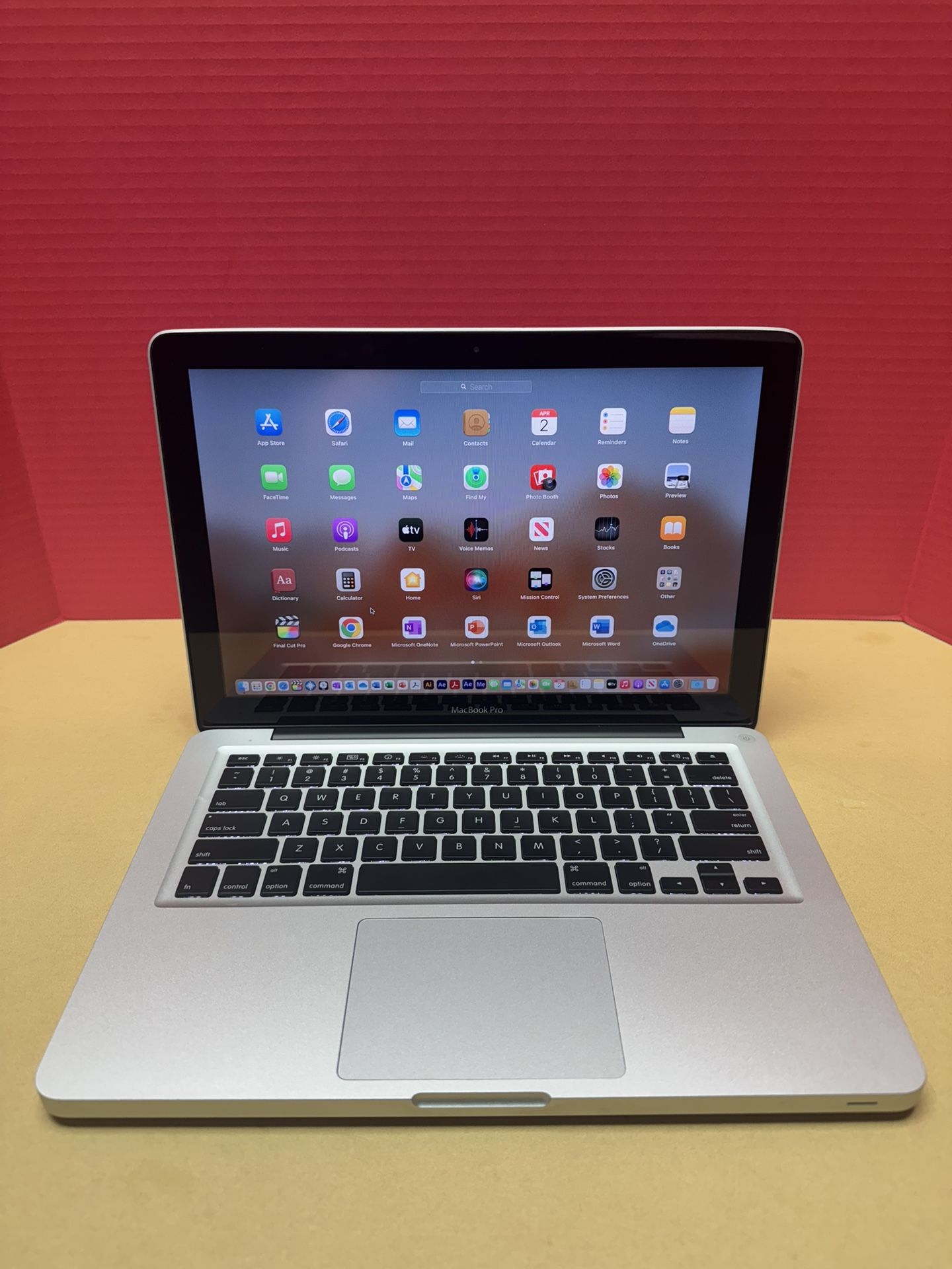 Apple MacBook Pro 13.3” 2.5GHz i5 250GB SSD 8GB RAM MacOS Monterrey