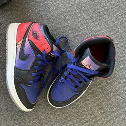 JORDAN 1 MID SKYLINE YOUTH SIZE 4.5