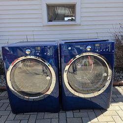 Electrolux front load washer and GAS dryer set