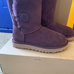 UGG Bailey Button Brand New