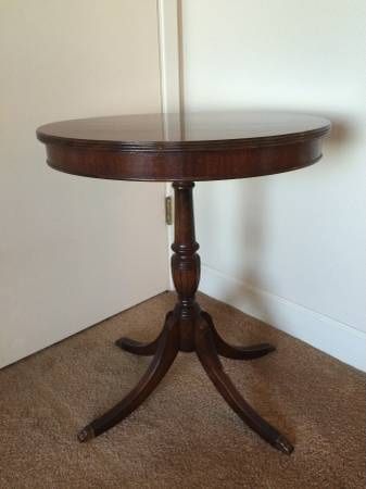 Vintage Deilcraft Fine Furniture Mahogany Pedestal Side End Table