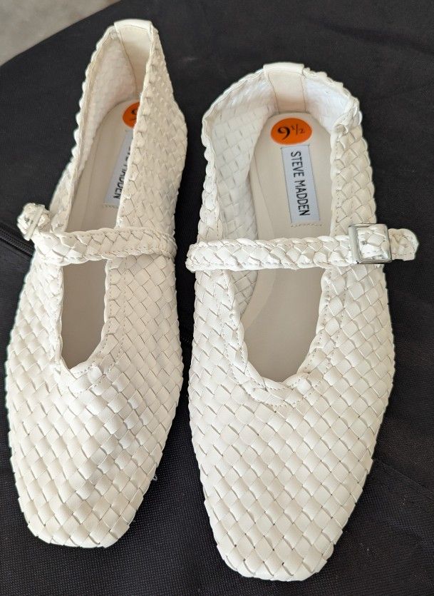 New Steve Madden White Woven Flats with Silver Buckle