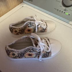 Pretty Shoes Sz 7-9 Never Used