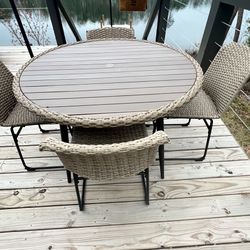 Outdoor Table & 4 Chairs 