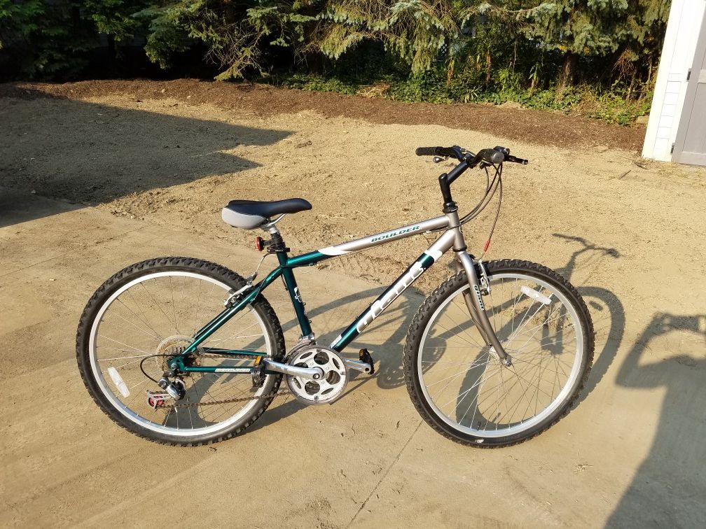 Giant 21 speed mountain bike. Boulder model