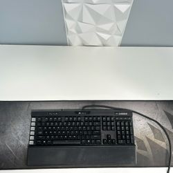 Corsair K95 RGB Platinum Keyboard and Deskpad Combo