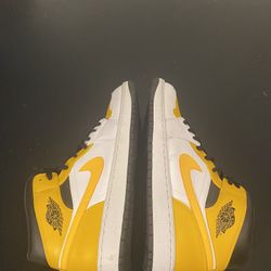Air Jordan 1 Mid