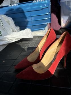 MANOLO BLAHNIK PUMPS Size 39