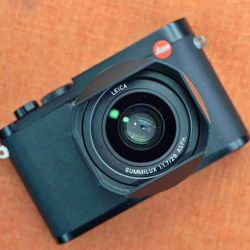 Leica q2 black with box and accessories, great condition