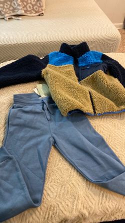 BOYS H&M BLUE SWEAT PANTS & BLUE & TAN FUZZY JACKET