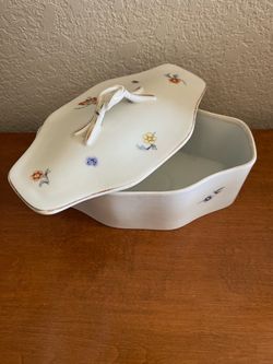 Vintage Fine Porcelain Covered Trinket Box / Lidded Candy Dish