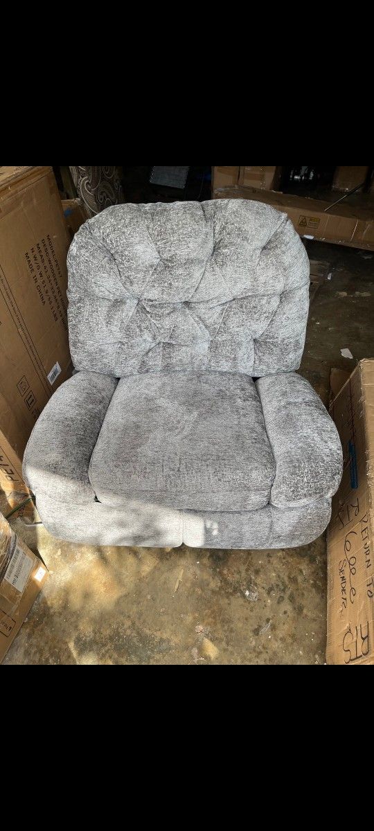 Brand New Wide Body Power Recliner With Swivel