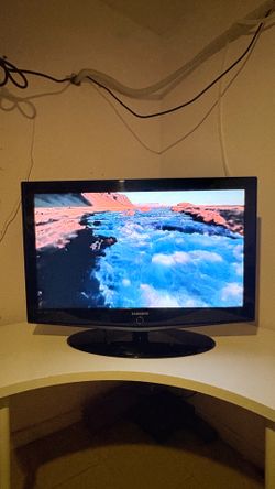 Samsung 40-inch widescreen LCD HDTV