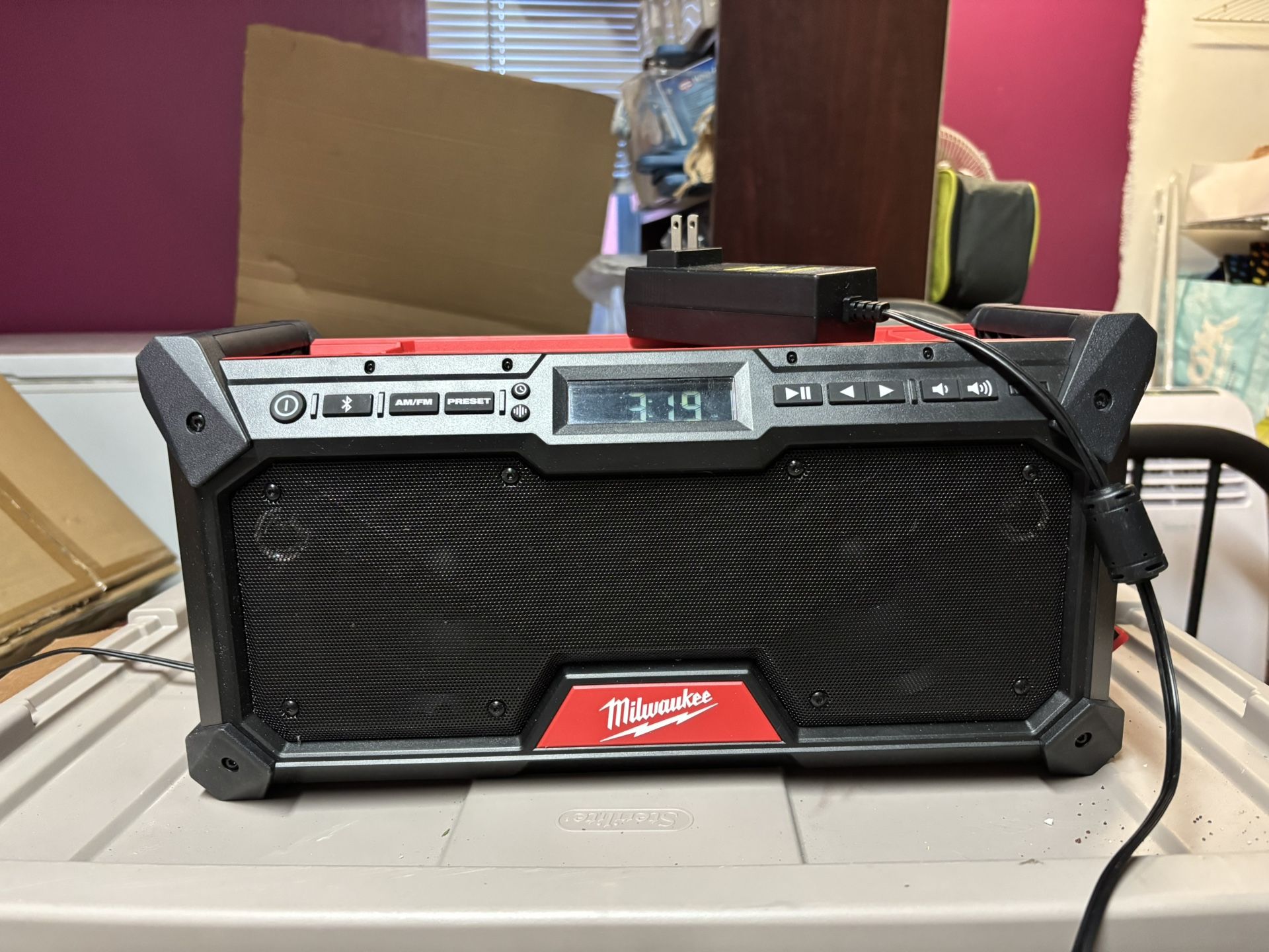 M18 18V Lithium-Ion Cordless Jobsite Radio with M18 Milwaukee Battery Included