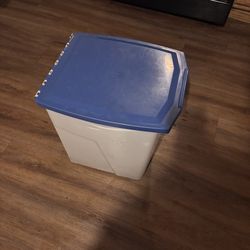 Dog food bin