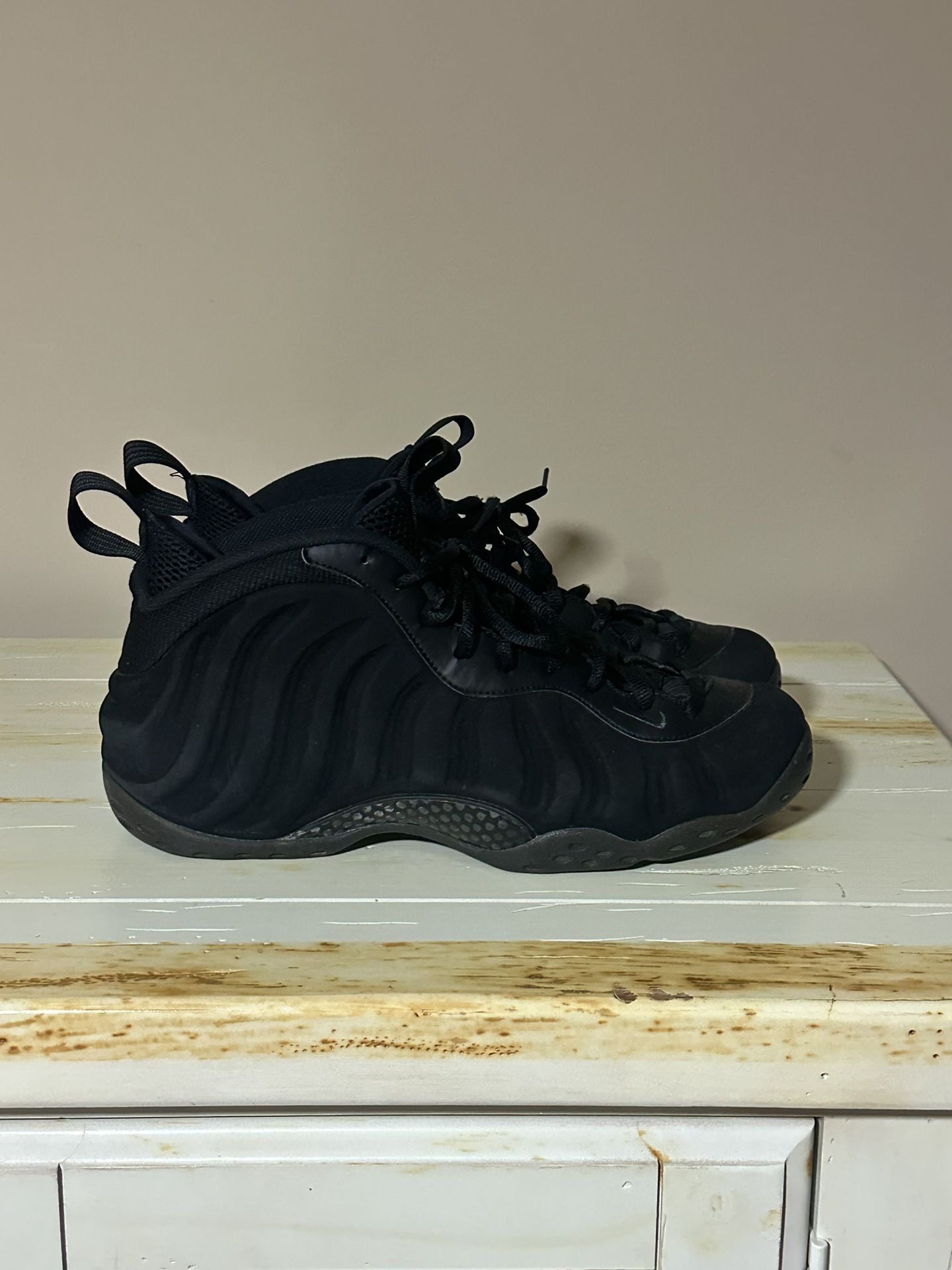 Suede Foams Size 13