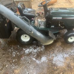 Craftsman  Riding Lawnmower 