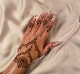Henna Tattoo Artist available
