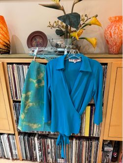 PRICE DROP:,NOVIELLO BLOOM, 6, TURQUOISE wrap shirt/& ,LIZARD-EMBOSSED LTHR SKT