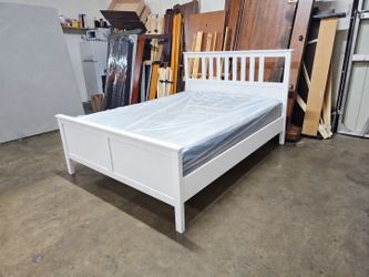Queen White Wood Bed Frame with Slatted Headboard
