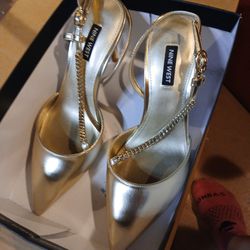 New Woman's Nine West Size7.5 Gold Shoes