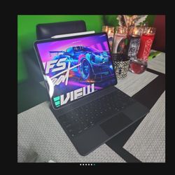 I Pad Pro  12.9  Inch)  6 generation. 512GB. 