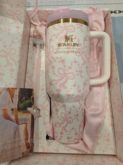 Stanley 1913 x Love Shack Fancy Coquette Bow Chantilly 40oz Holiday Quencher