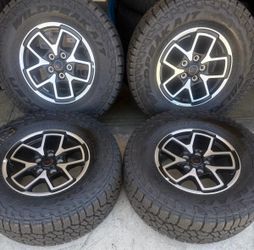 Jeep Gladiator Factory Wheels Tires