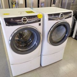 ELECTROLUX FRONT LOAD WASHER AND DRYER ELECTRIC DRYER OPEN BOX ITEMS ON PEDESTALS XL