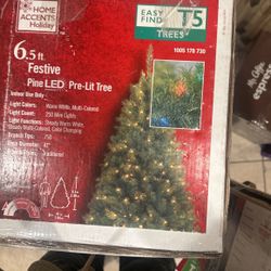 Christmas Tree 6.5’ x 41”