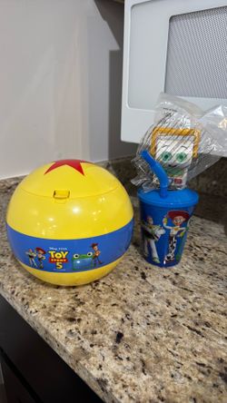Toy Story ball and cup with topper💛
