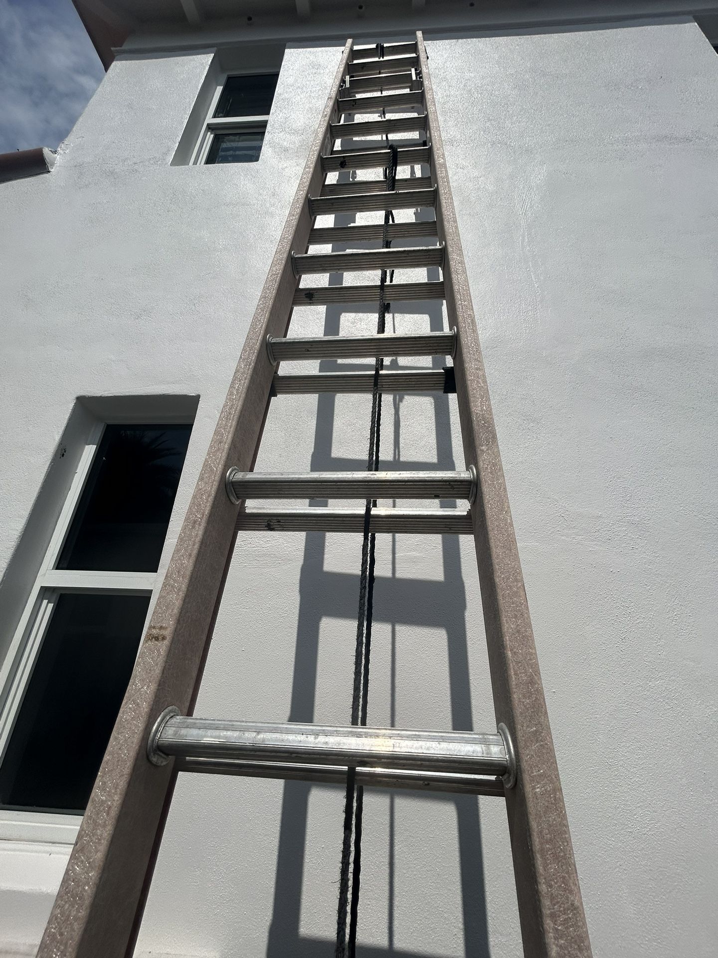 32 Foot Ladder - Great Condition