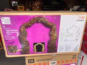 Home Accents Holiday 7ft LED Grave and Bones Archway