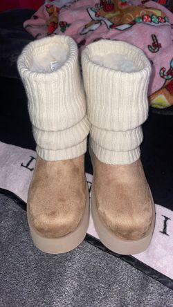 No Boundaries Women’s Foldover Sweater Faux Fur Boots 