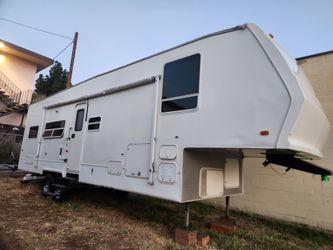 2005 forest river 5th wheel toy hauler 33ft