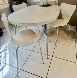 White Retro Dining Table Set 4 Chairs