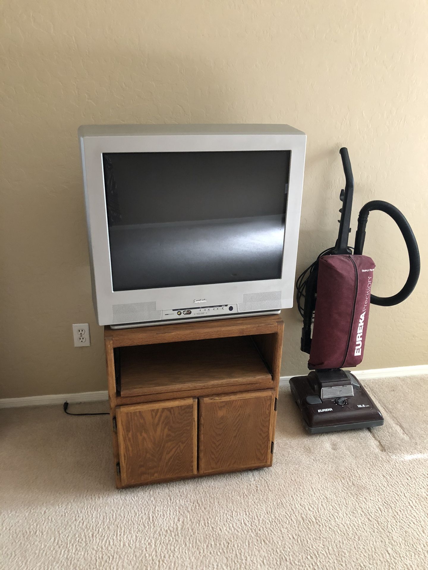 Free TV and stand - Still available!!