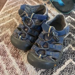 Kids Keen Sandals Size 9