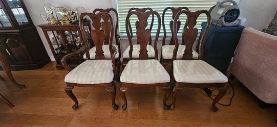 traditional/Queen Anne-style set of 6 chairs