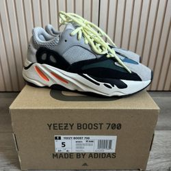 Yeezy Boost 700 Wave runner Size 5 Men’s 