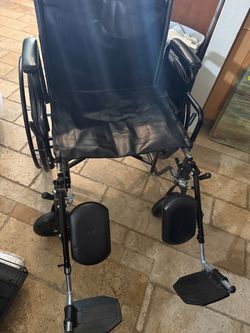 Heavy capacity ultra wide wheelchair