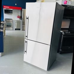 Blomberg BRFBSSN 30 Inch Bottom-Freezer Refrigerator