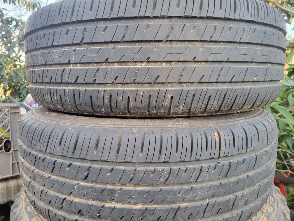 Set Of 4 Good 225/60/r17 Tires And Wheels