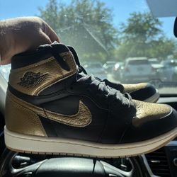 Air Jordan 1 Gold Toes Size 10